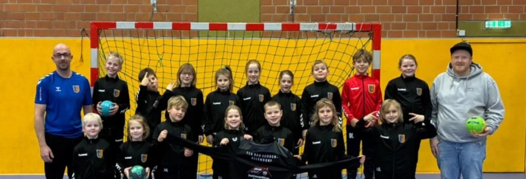 Die Minis der TSG Bad Sooden-Allendorf mit neuen Trainingsanzügen