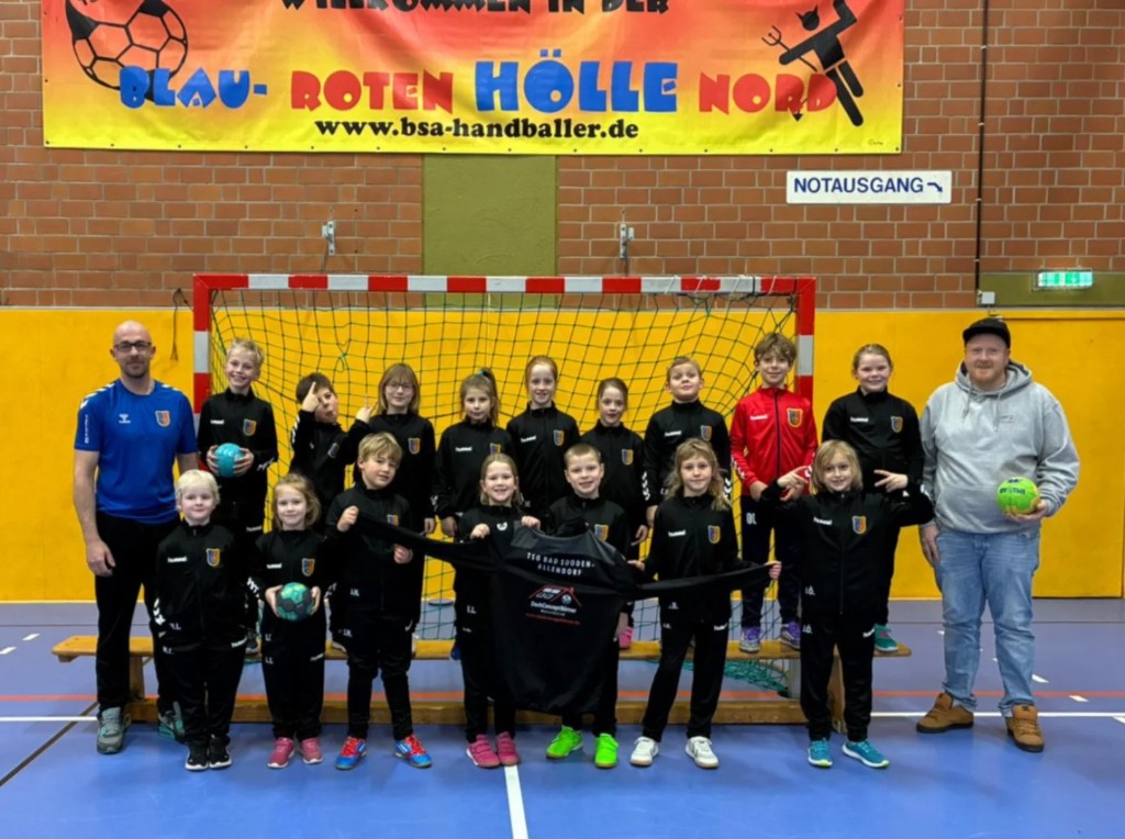 Die Minis der TSG Bad Sooden-Allendorf mit neuen Trainingsanzügen